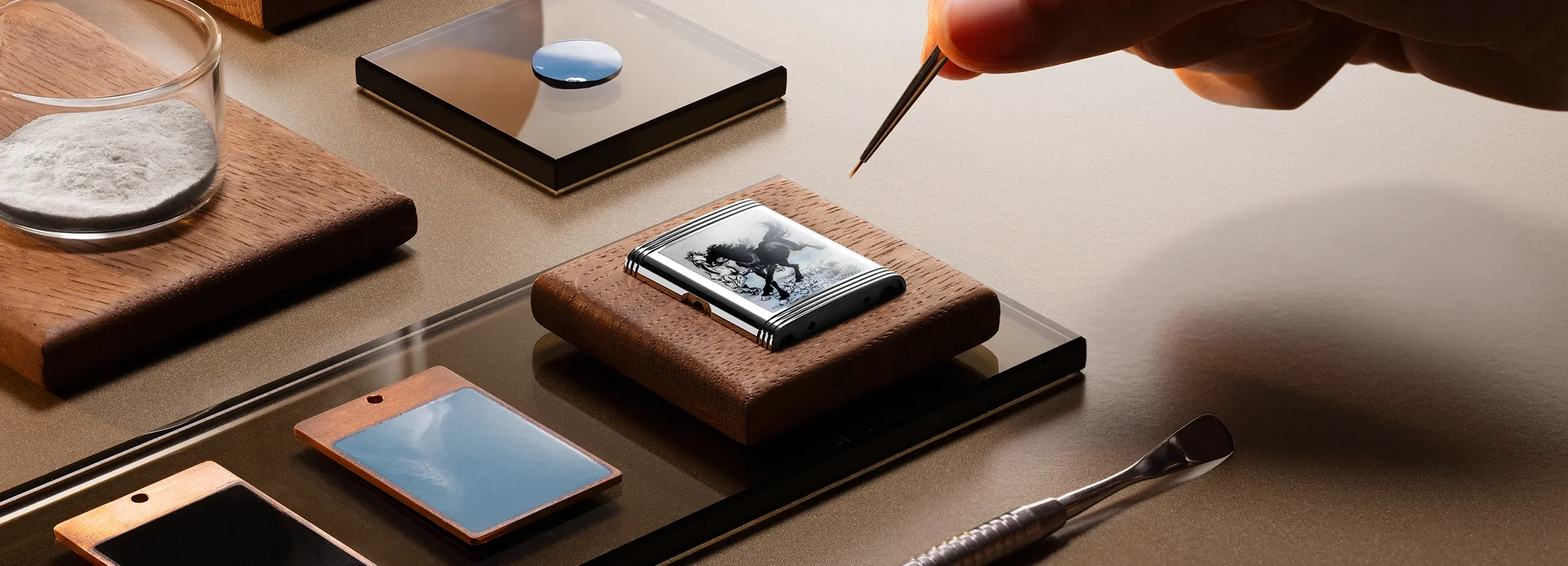 예거 르쿨트르 리베르소 트리뷰트 에나멜 ‘쉬베이훙’